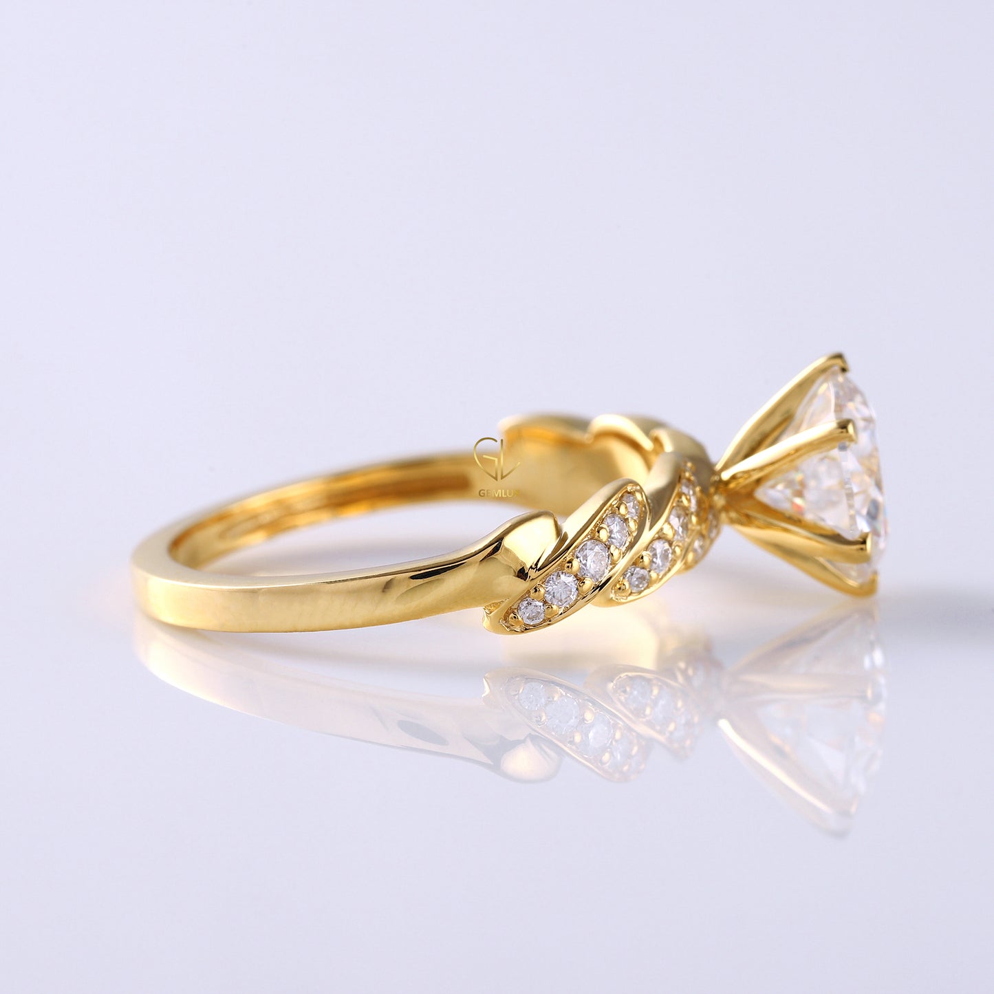 Twisted Round Cut Moissanite Diamond Engagement Ring