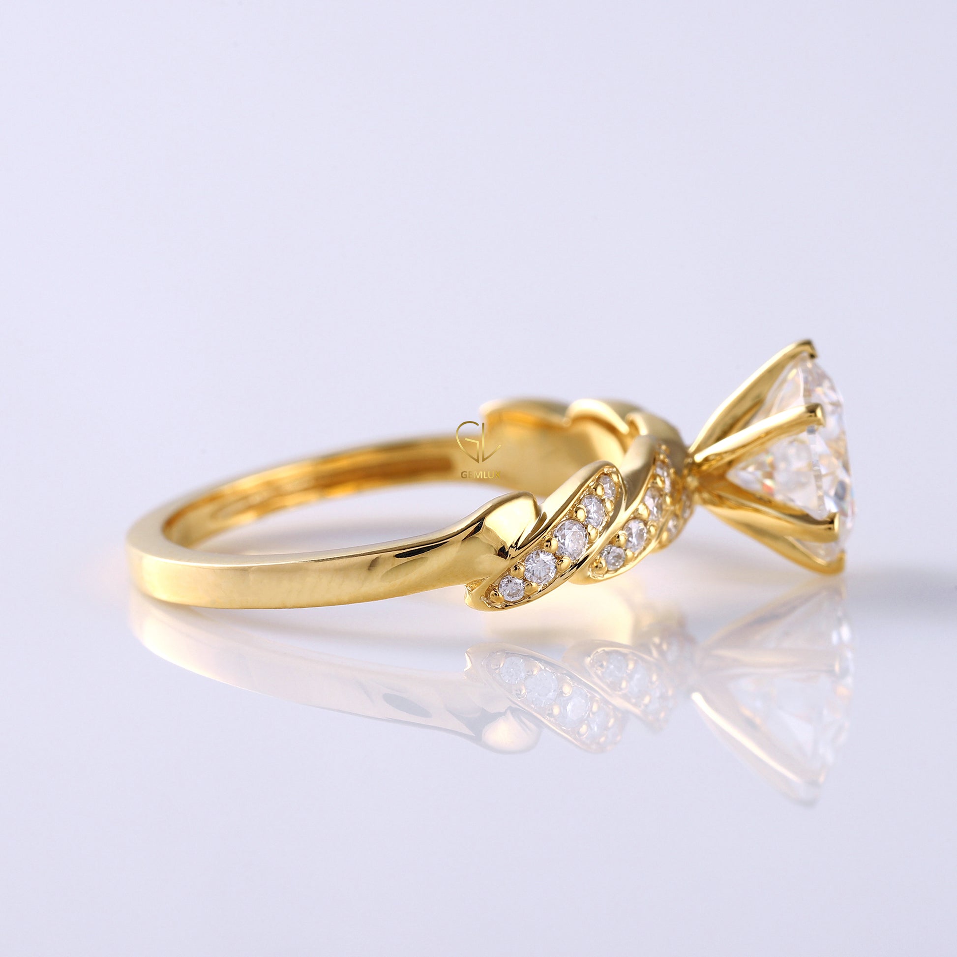 Twisted Round Cut Moissanite Diamond Engagement Ring