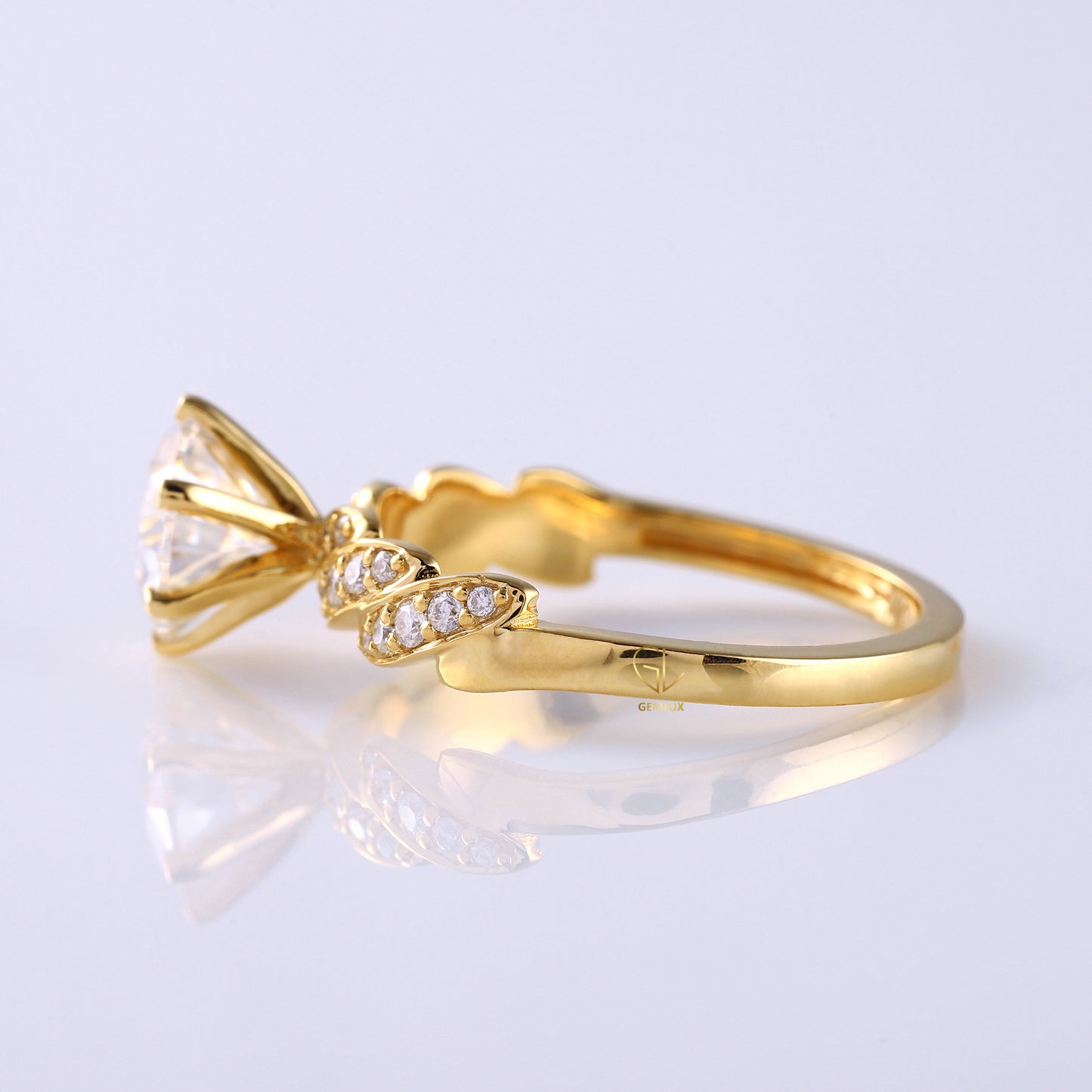 Twisted Round Cut Moissanite Diamond Engagement Ring