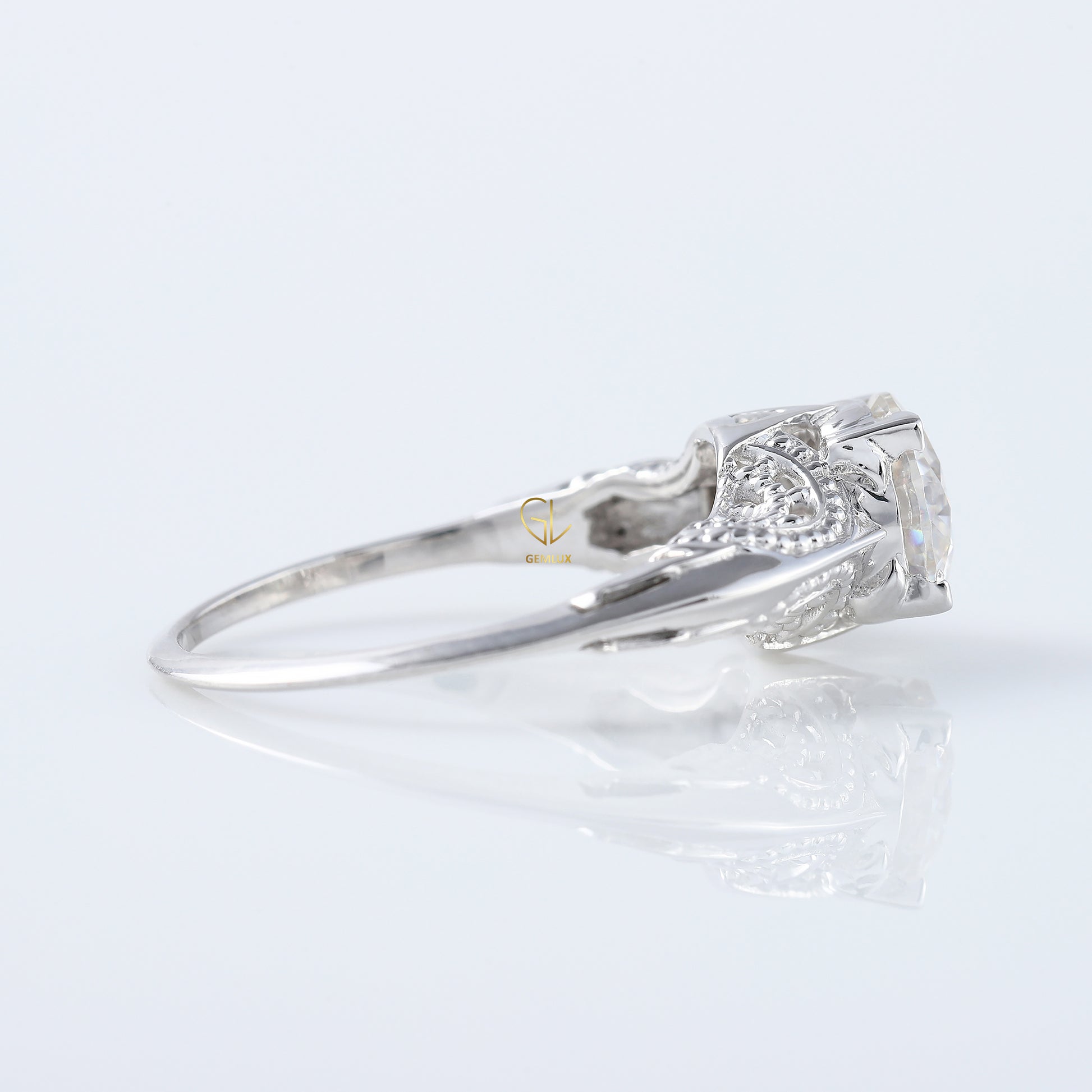 Art Deco Round Cut Moissanite Filigree Engagement Ring