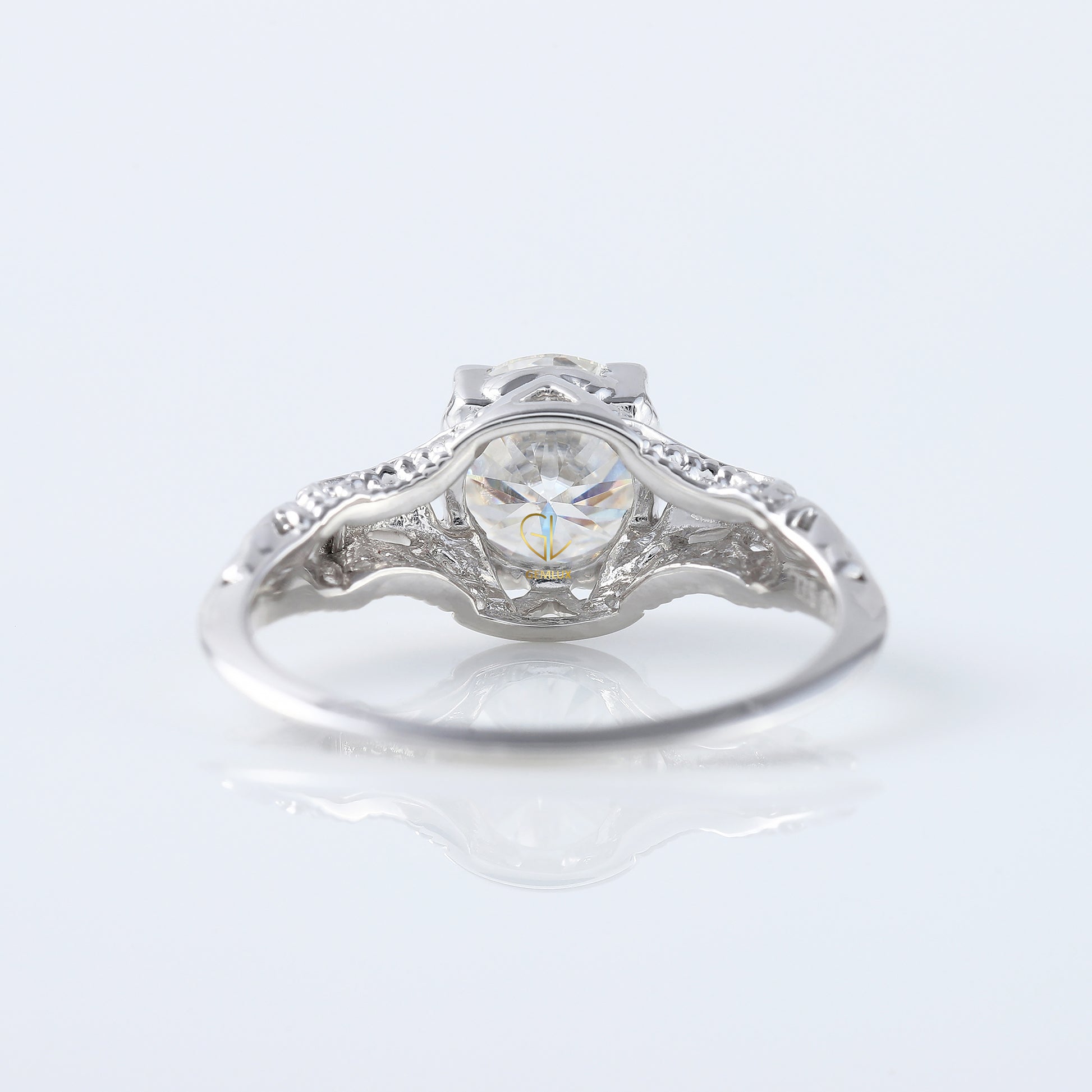 Art Deco Round Cut Moissanite Filigree Engagement Ring