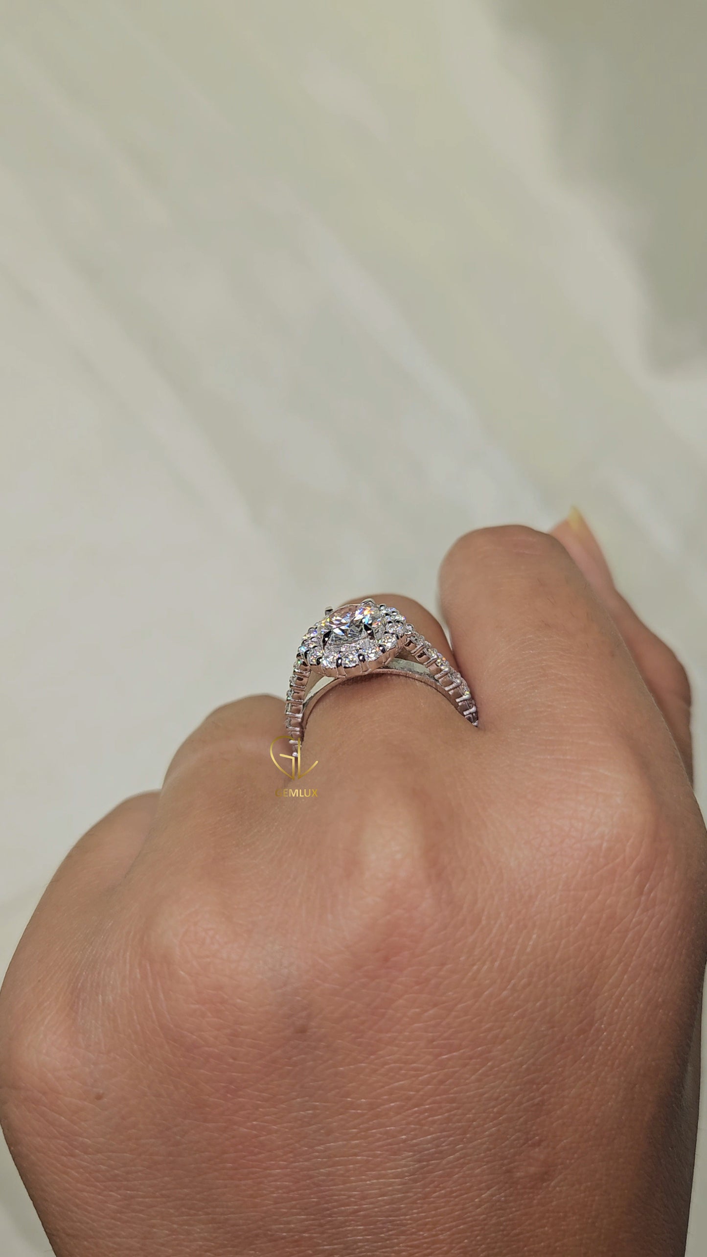 1 Carat Round Diamond Halo Engagement Ring