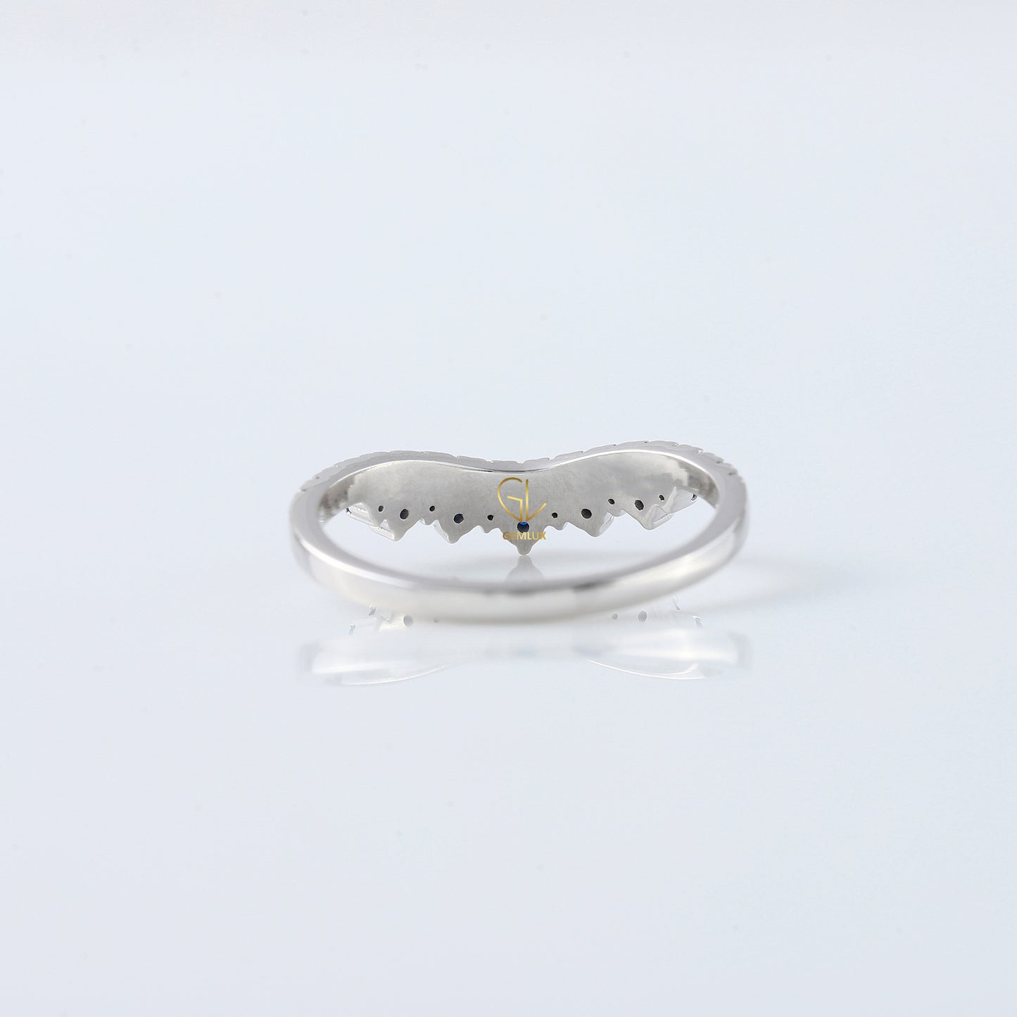 Blue Sapphire Round Cut Moissanite Diamond Chevron Band