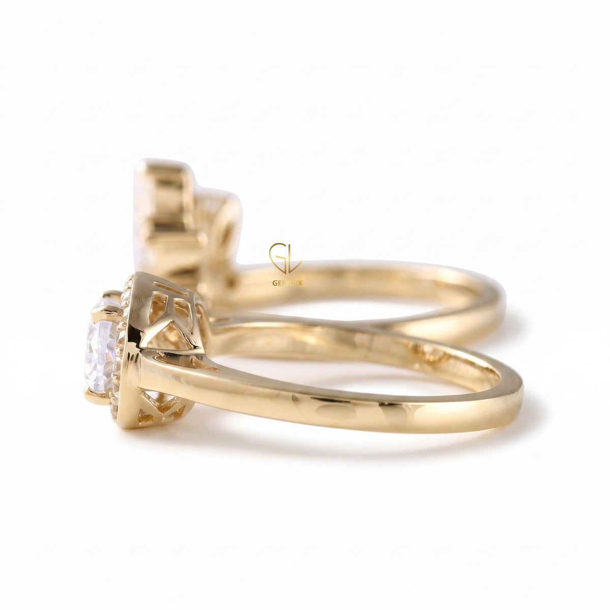 East To West Oval Moissanite Ring With Curved Matching Bridal Ring Set