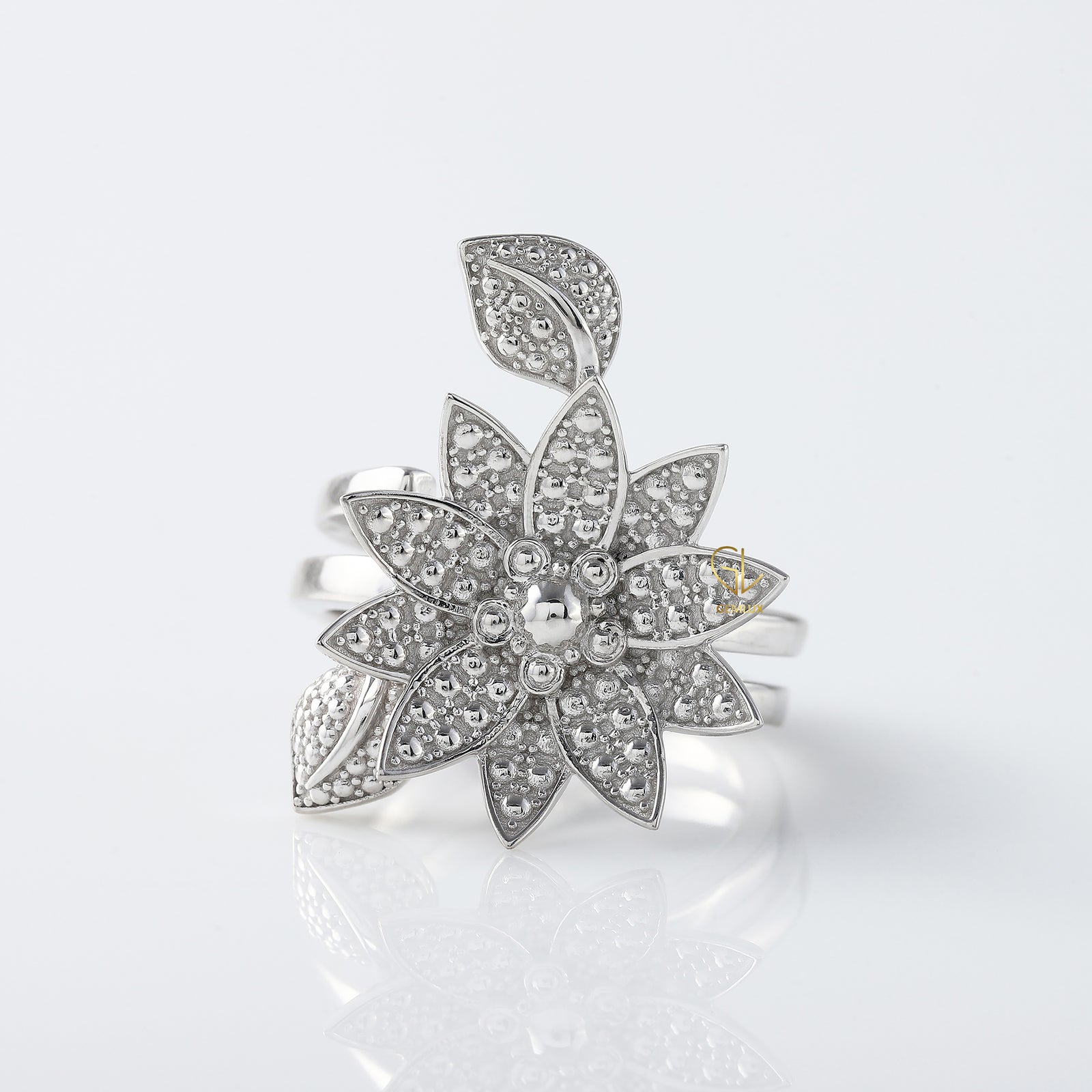 Floral and Leaf Shape Engagement Ring
