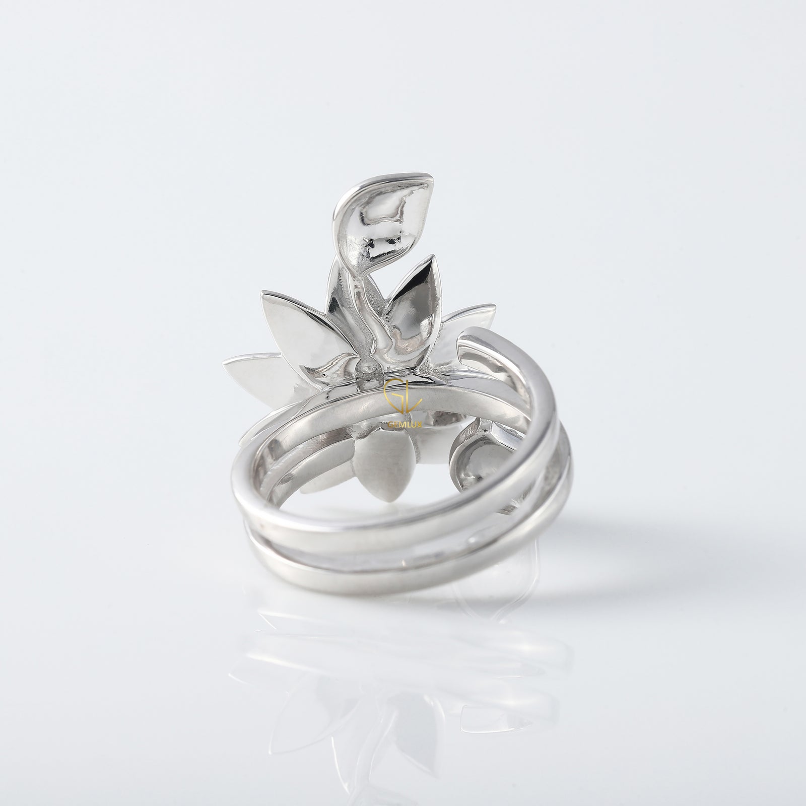 Floral and Leaf Shape Engagement Ring