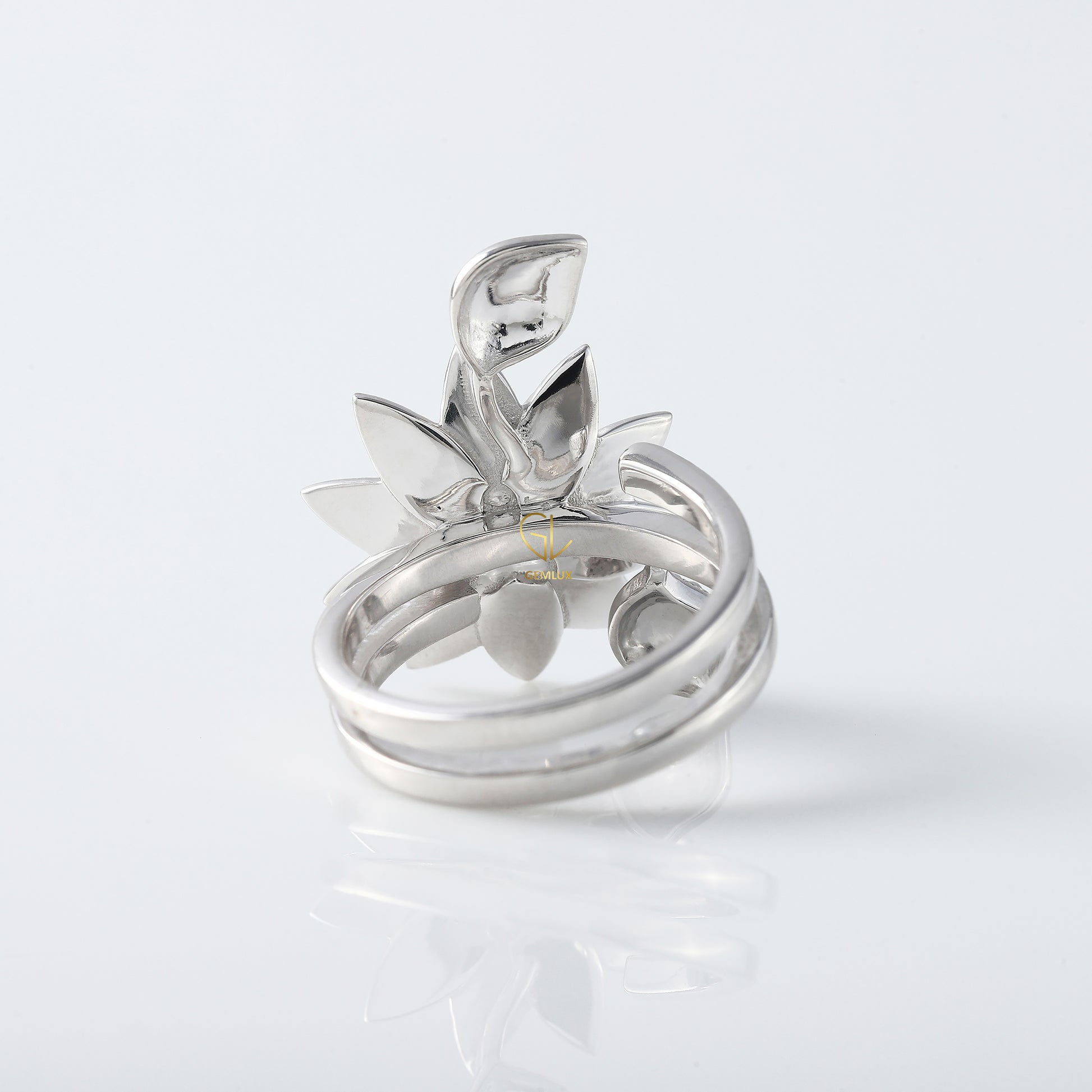 Floral and Leaf Shape Engagement Ring