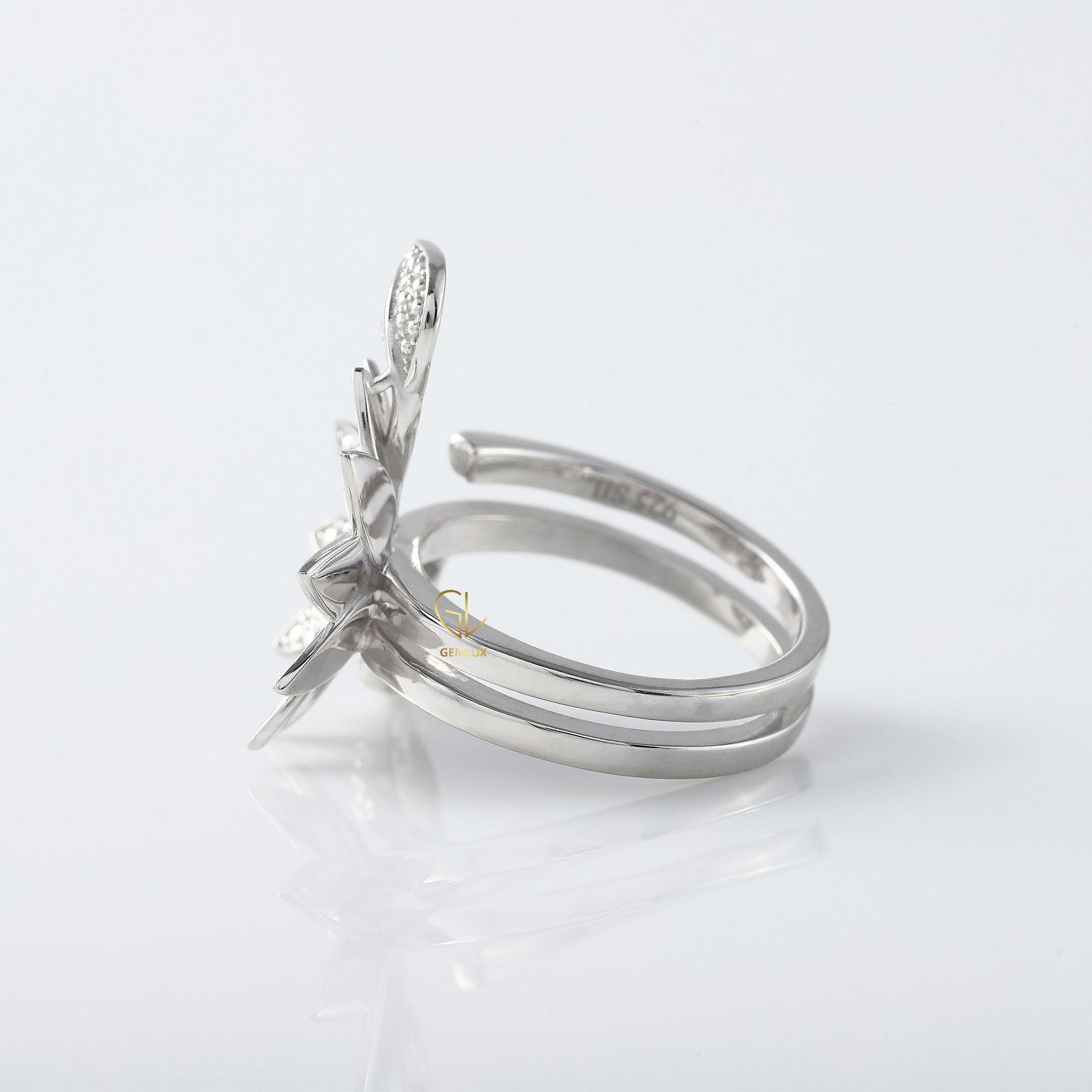 Floral and Leaf Shape Engagement Ring