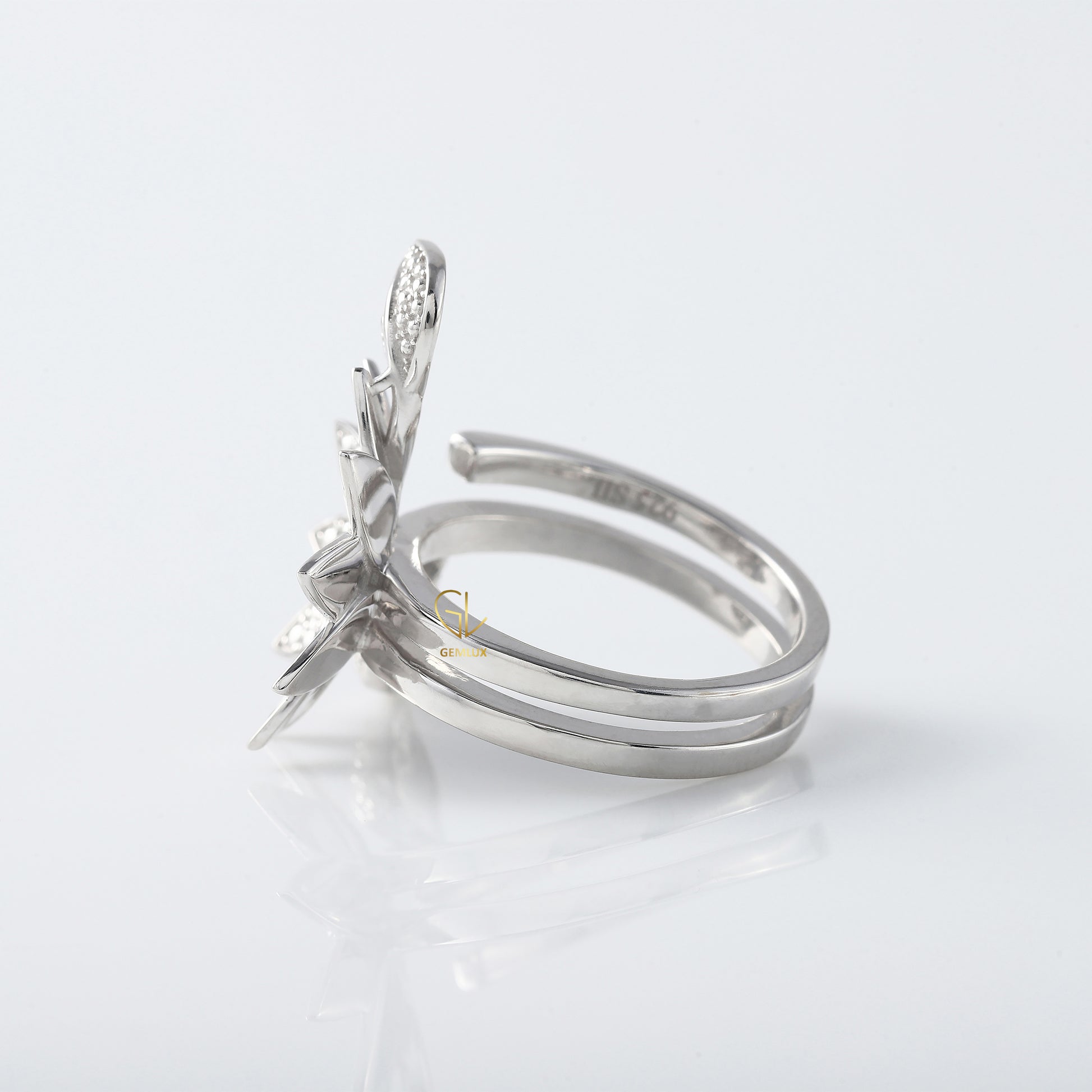Floral and Leaf Shape Engagement Ring