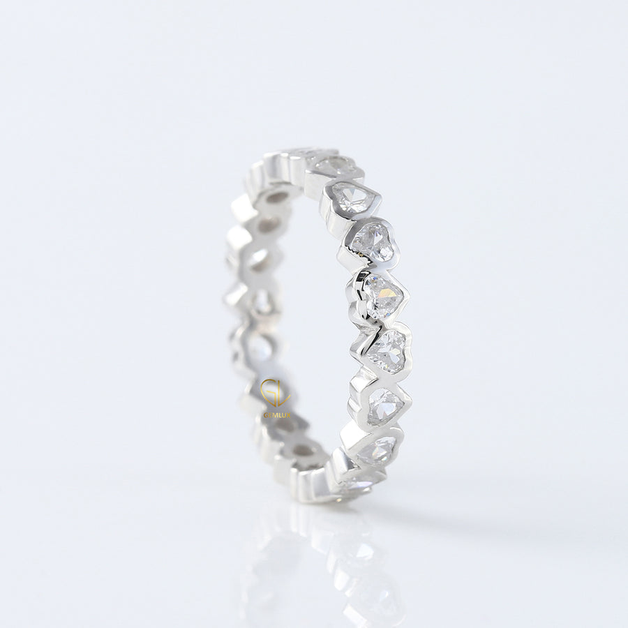 Heart Shape Moissanite Diamond Bezel Set Wedding Band