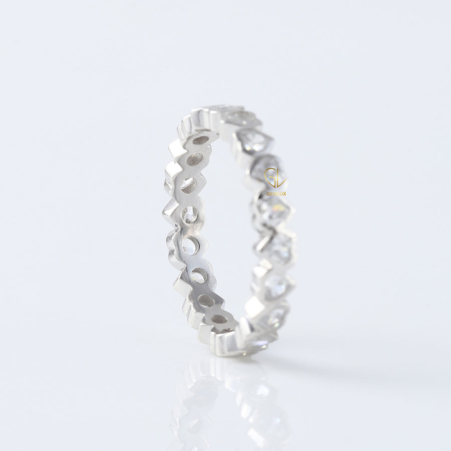 Heart Shape Moissanite Diamond Bezel Set Wedding Band