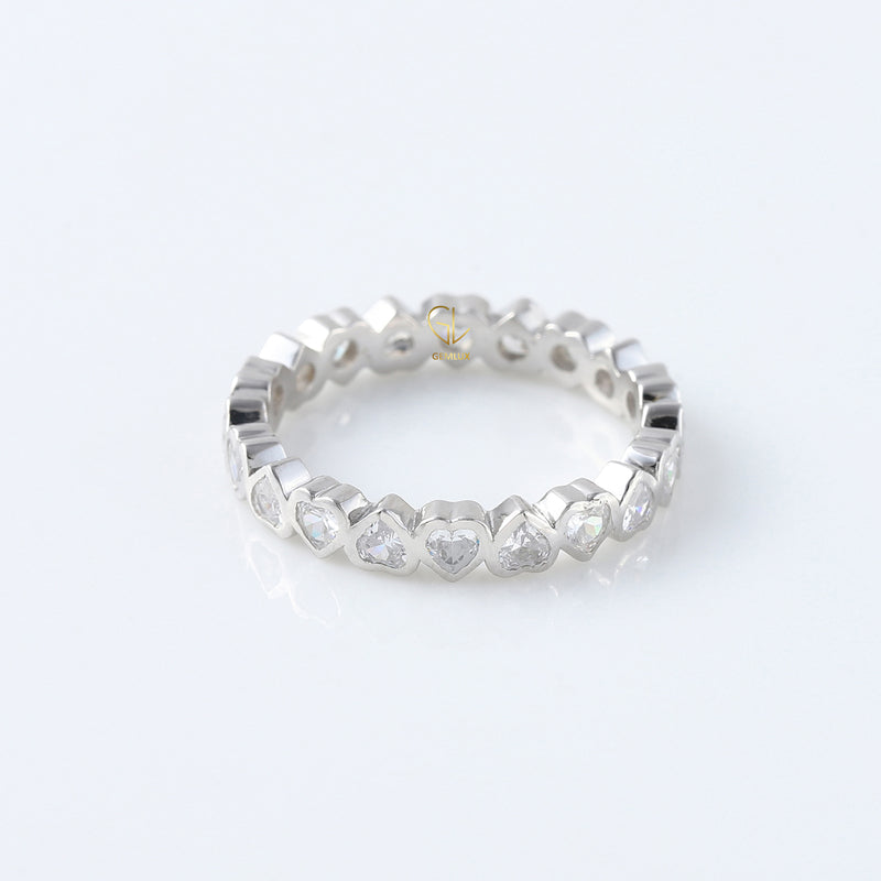 Heart Shape Moissanite Diamond Bezel Set Wedding Band