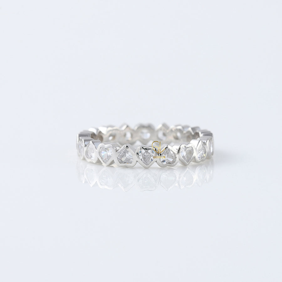 Heart Shape Moissanite Diamond Bezel Set Wedding Band