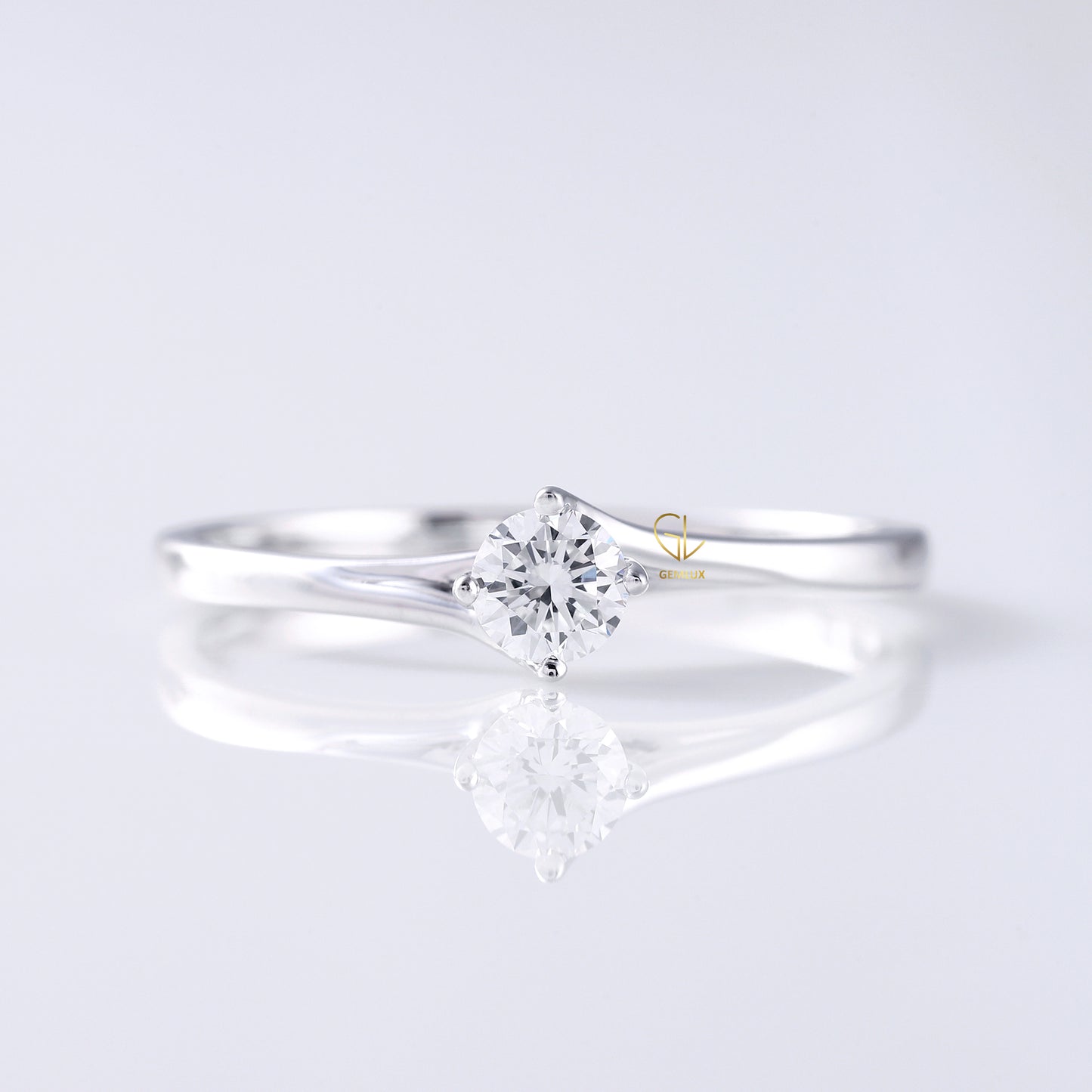 Minimal Design Round Cut Moissanite Diamond Classic Solitaire Engagement Ring