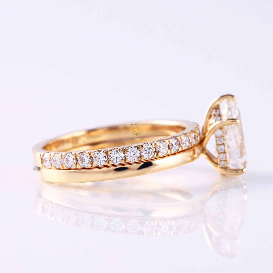 Pear Cut Moissanite Solitaire Ring Set