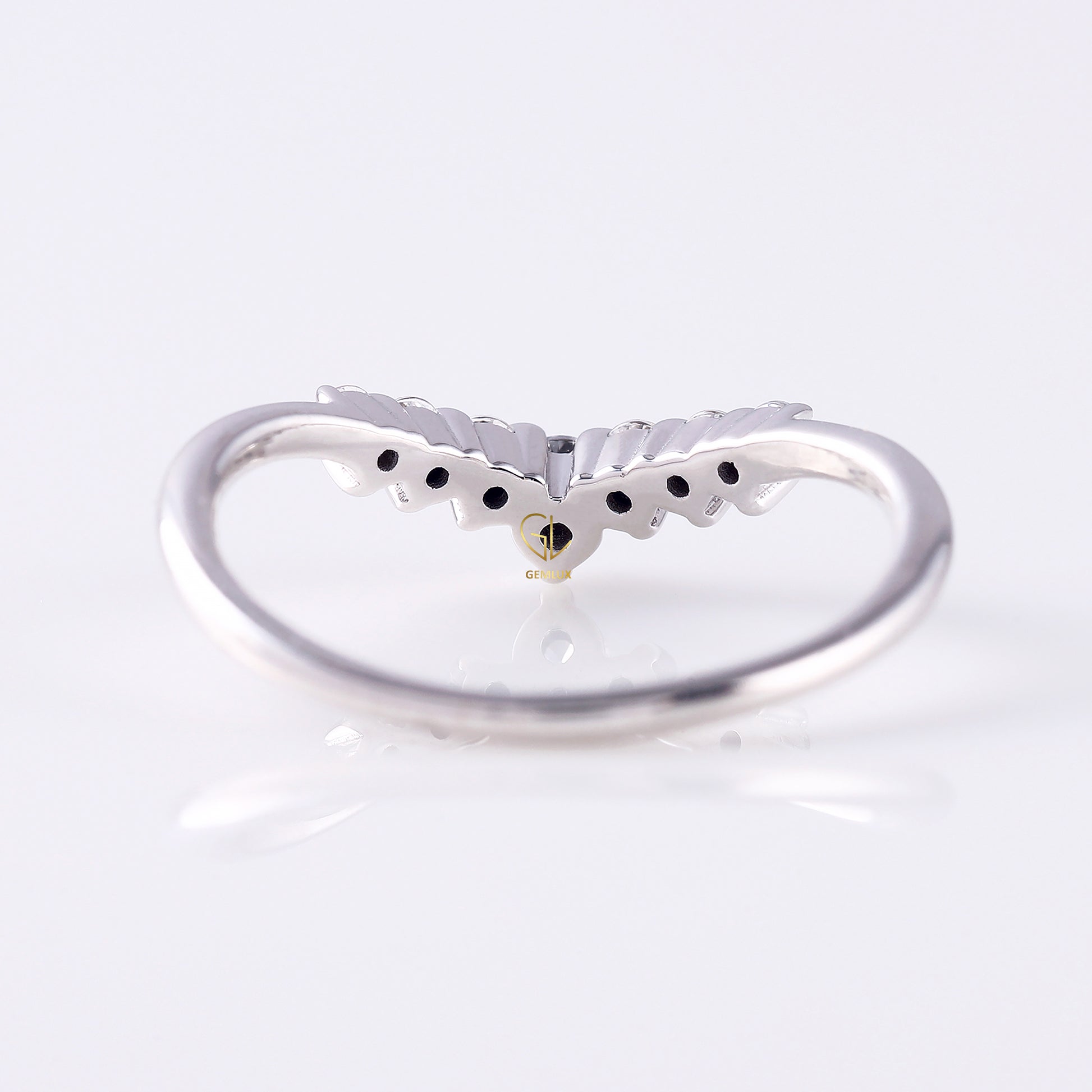 Seven Stone Curved Moissanite Widhbone Ring