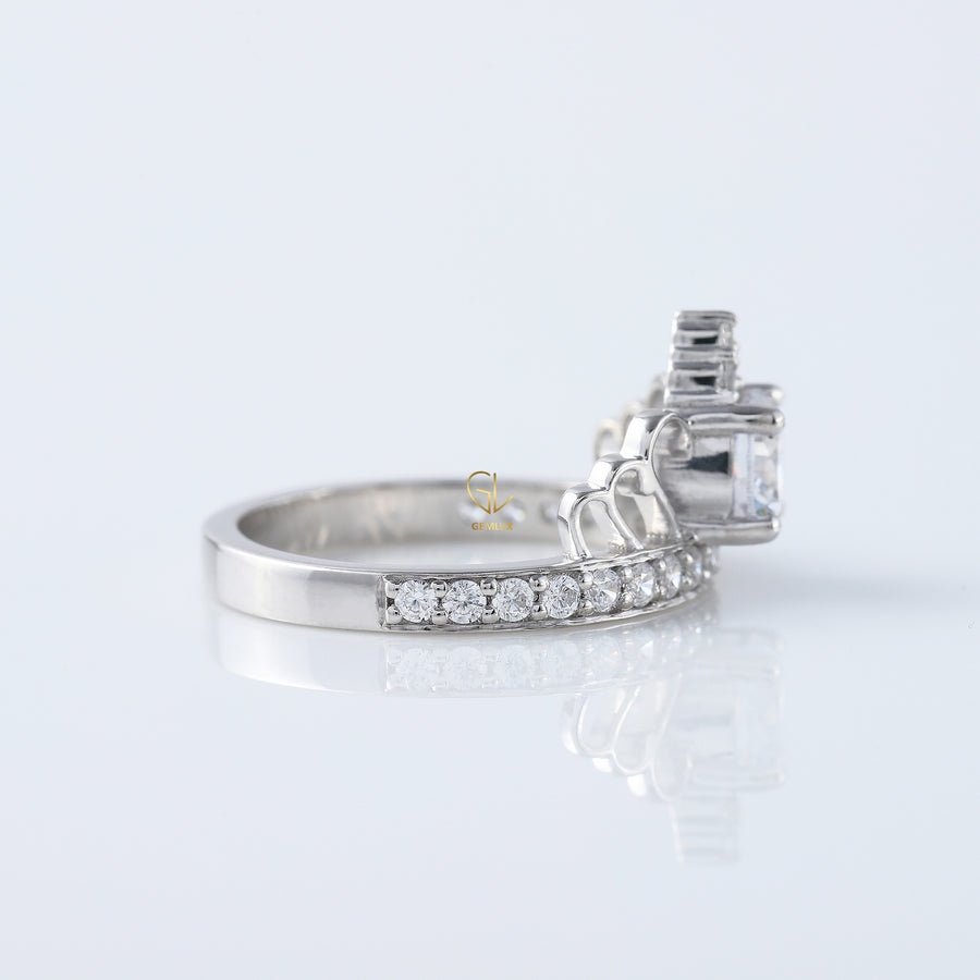 Round Cut Moissanite Queen Crown Proposal Ring