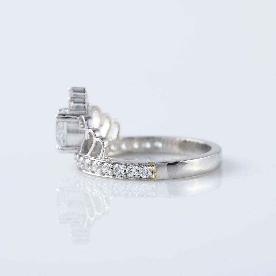 Round Cut Moissanite Queen Crown Proposal Ring
