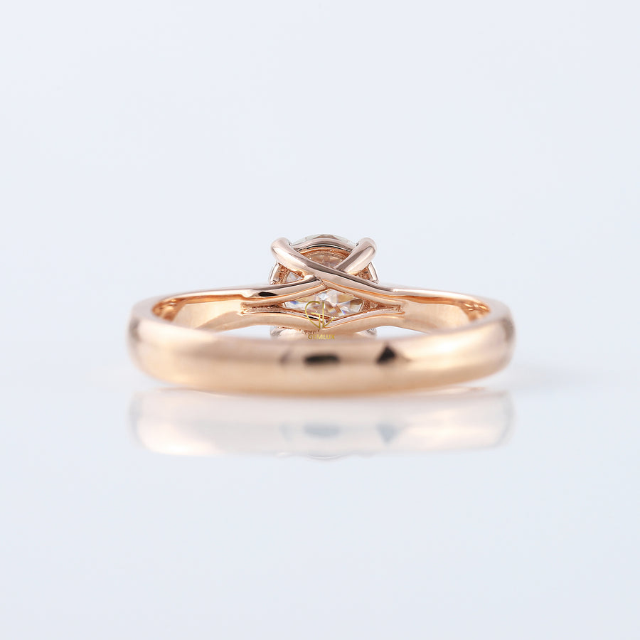 Pinch Style 1 Ct Round Cut Moissanite Solitaire Ring