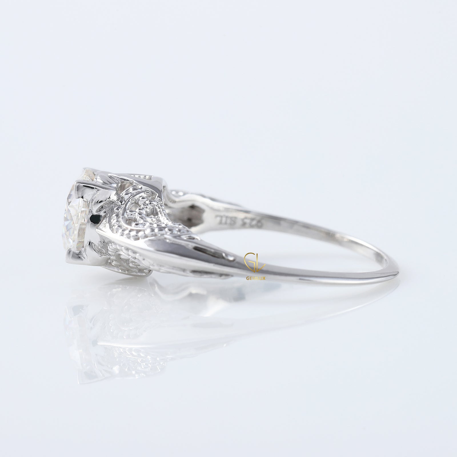 Art Deco Round Cut Moissanite Filigree Engagement Ring
