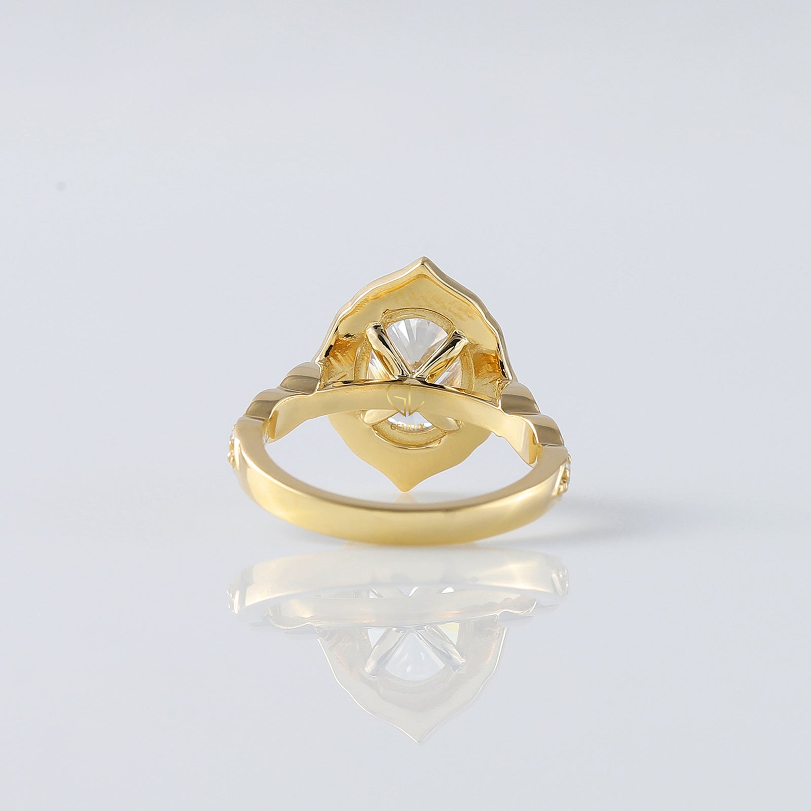 Oval Cut Moissanite Floral Halo Engagement Ring 