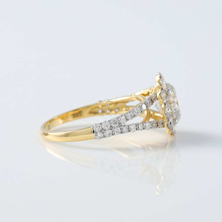 Round Cut Moissanite Split Shank Ring- Yellow Gold
