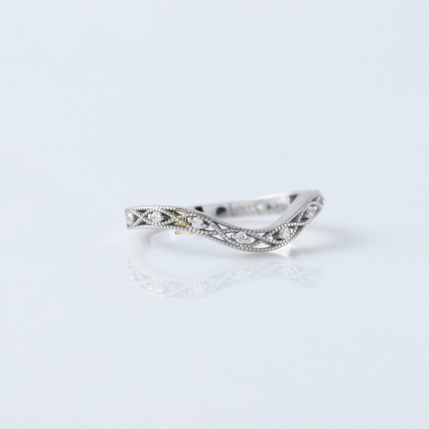 Round Cut Moissanite Diamond Art Deco Curve Wedding Band