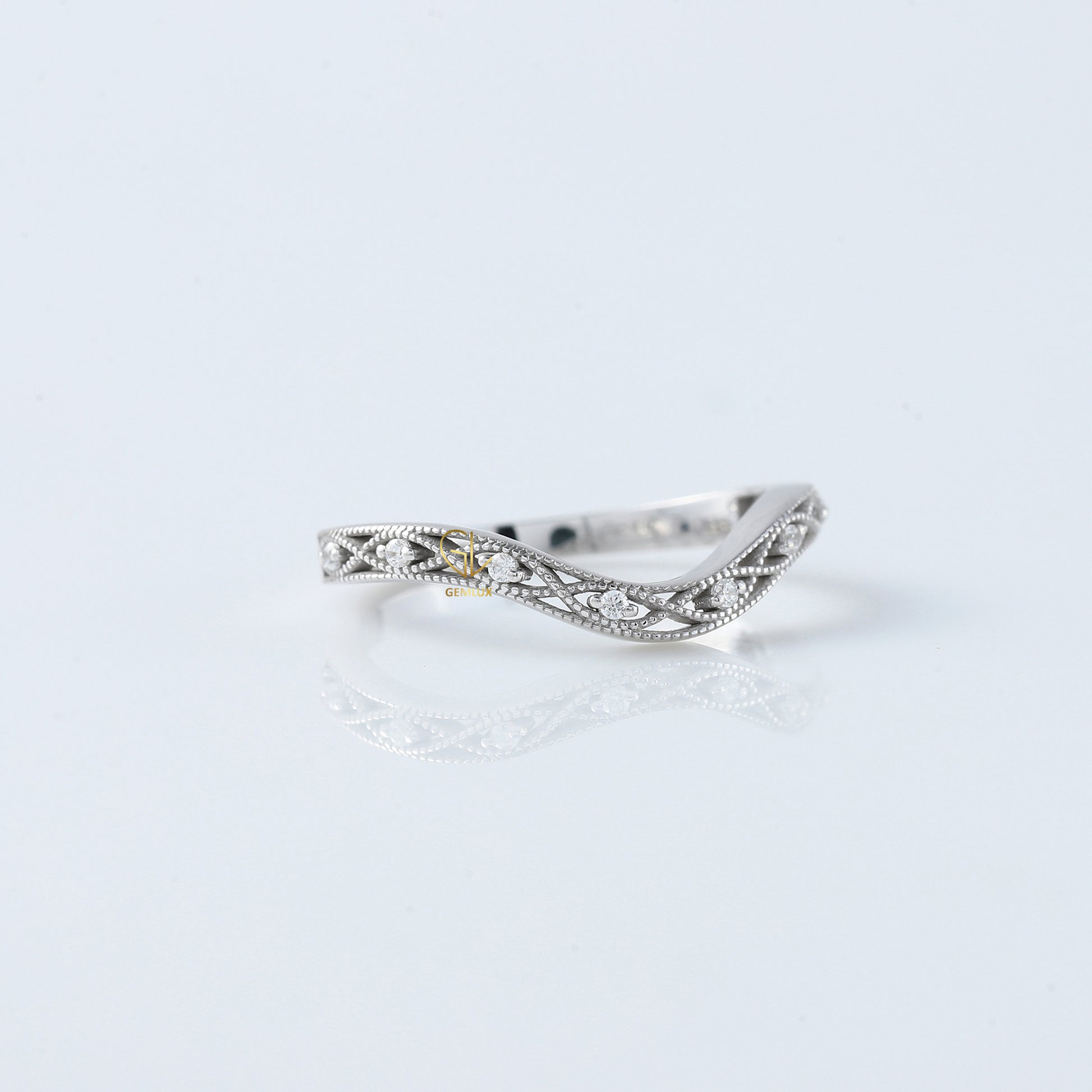 Round Cut Moissanite Diamond Art Deco Curve Wedding Band