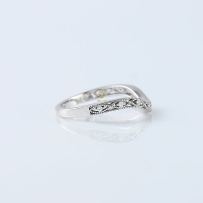 Round Cut Moissanite Diamond Art Deco Curve Wedding Band