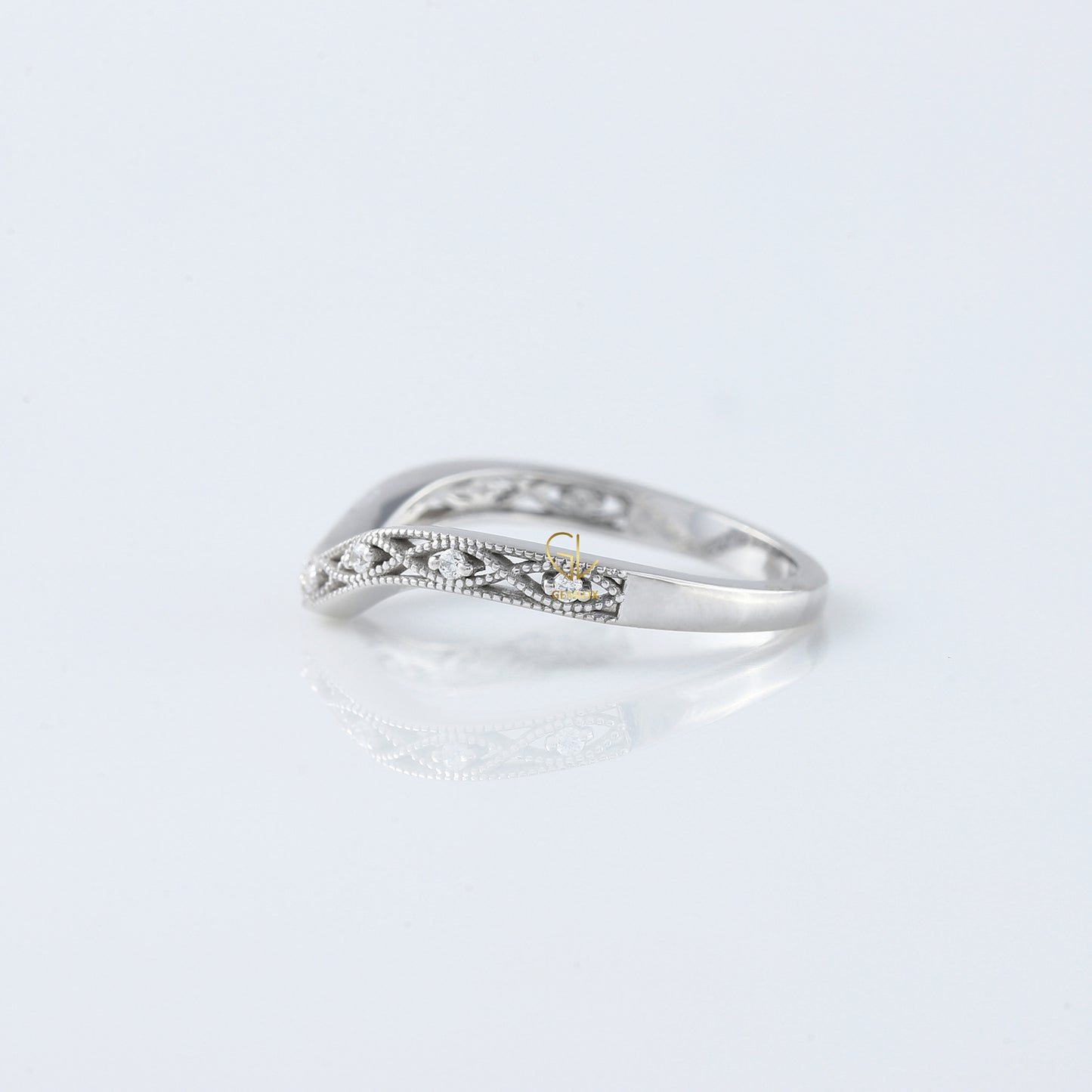 Round Cut Moissanite Diamond Art Deco Curve Wedding Band