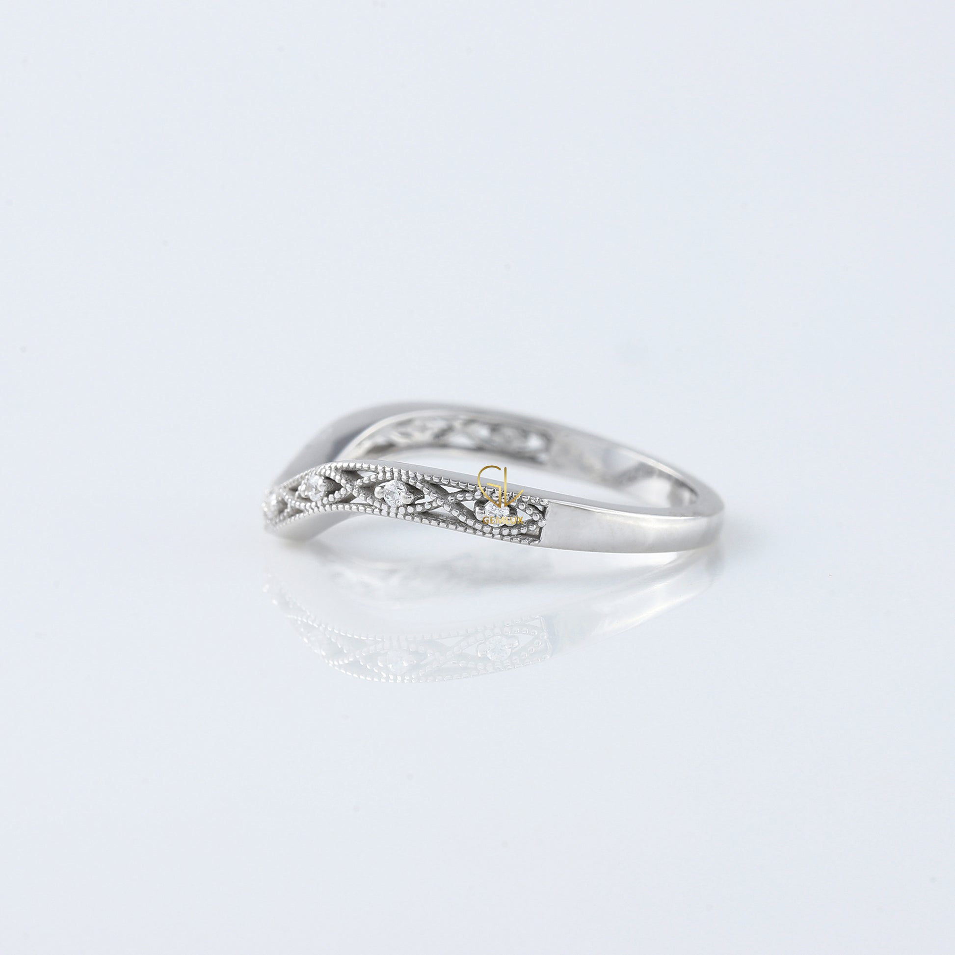 Round Cut Moissanite Diamond Art Deco Curve Wedding Band