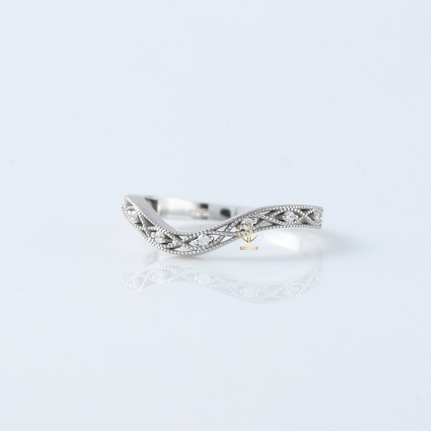 Round Cut Moissanite Diamond Art Deco Curve Wedding Band