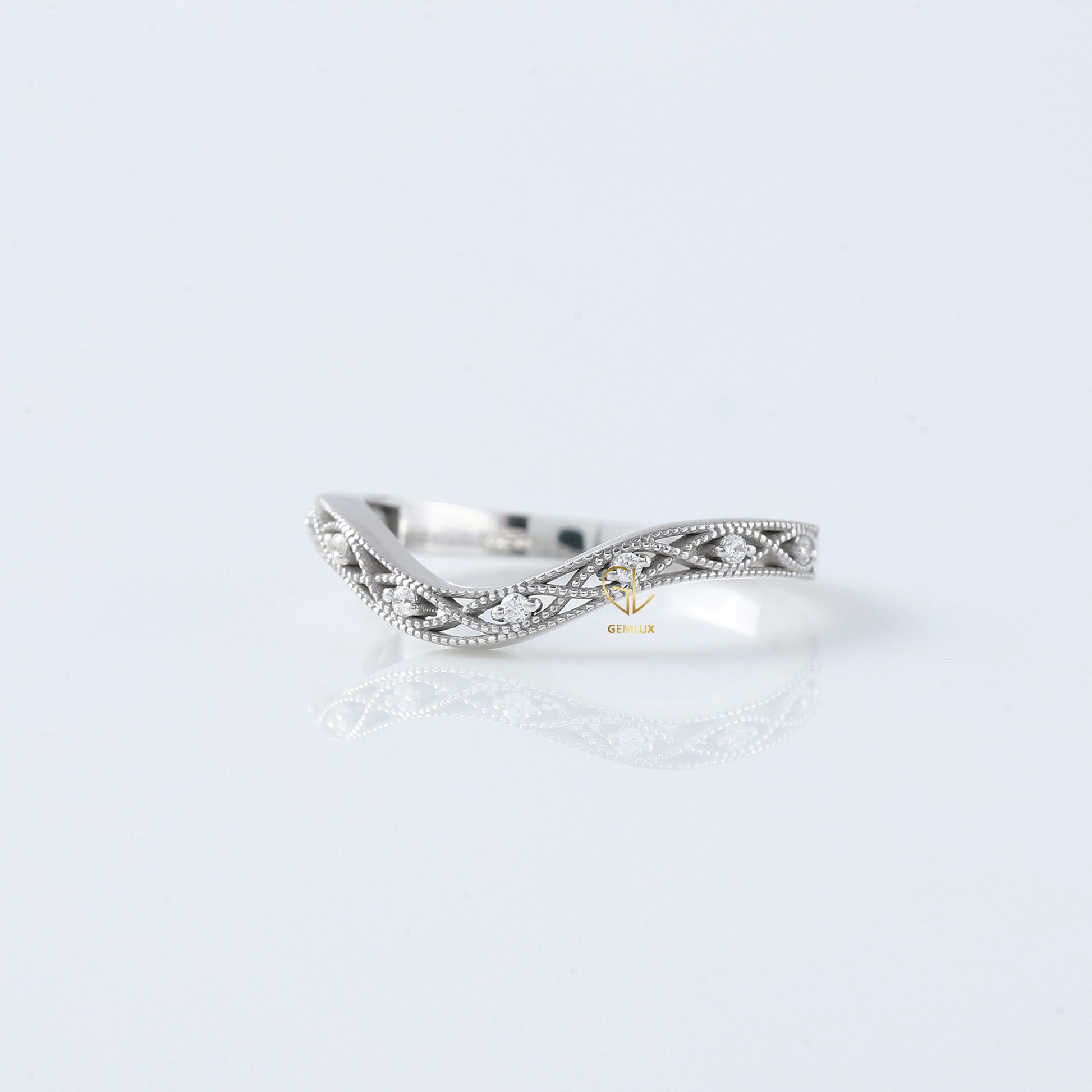 Round Cut Moissanite Diamond Art Deco Curve Wedding Band