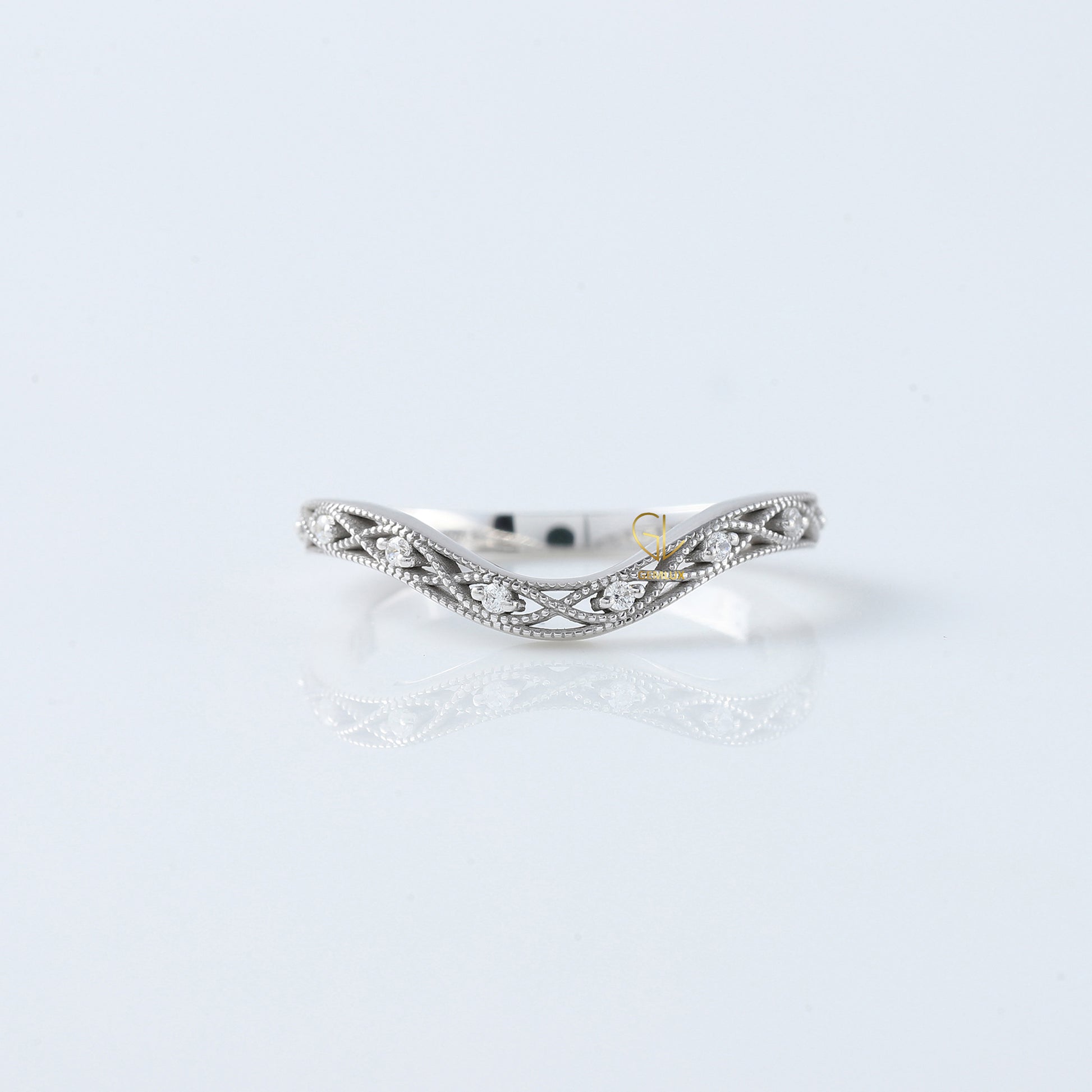 Round Cut Moissanite Diamond Art Deco Curve Wedding Band