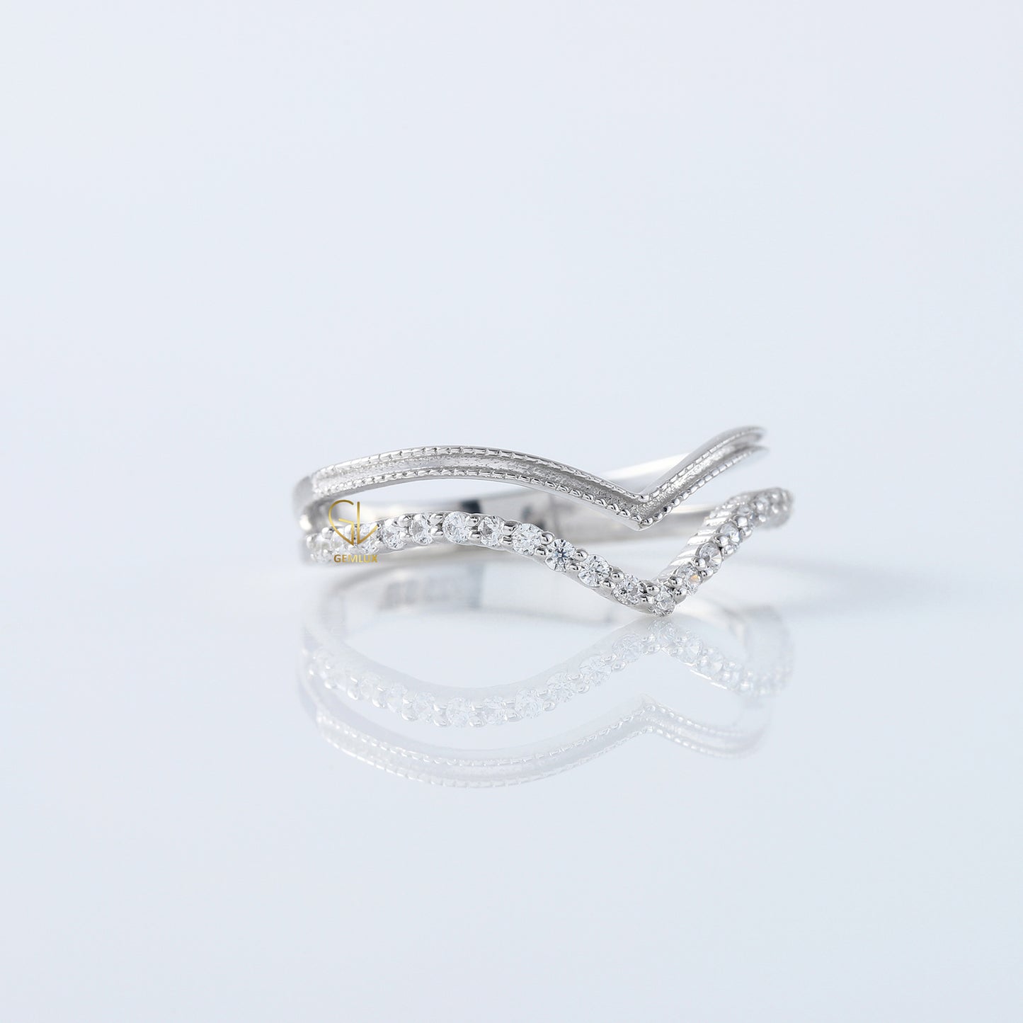 Round Cut Moissanite Diamond Chevron Wedding Band