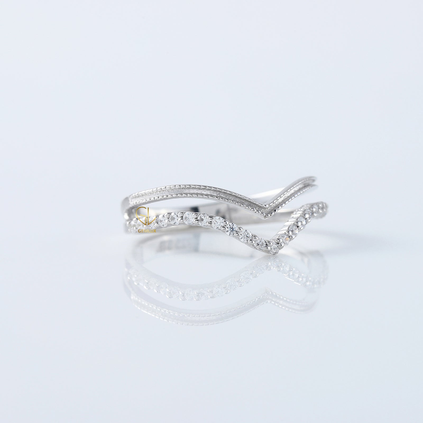 Round Cut Moissanite Diamond Chevron Wedding Band