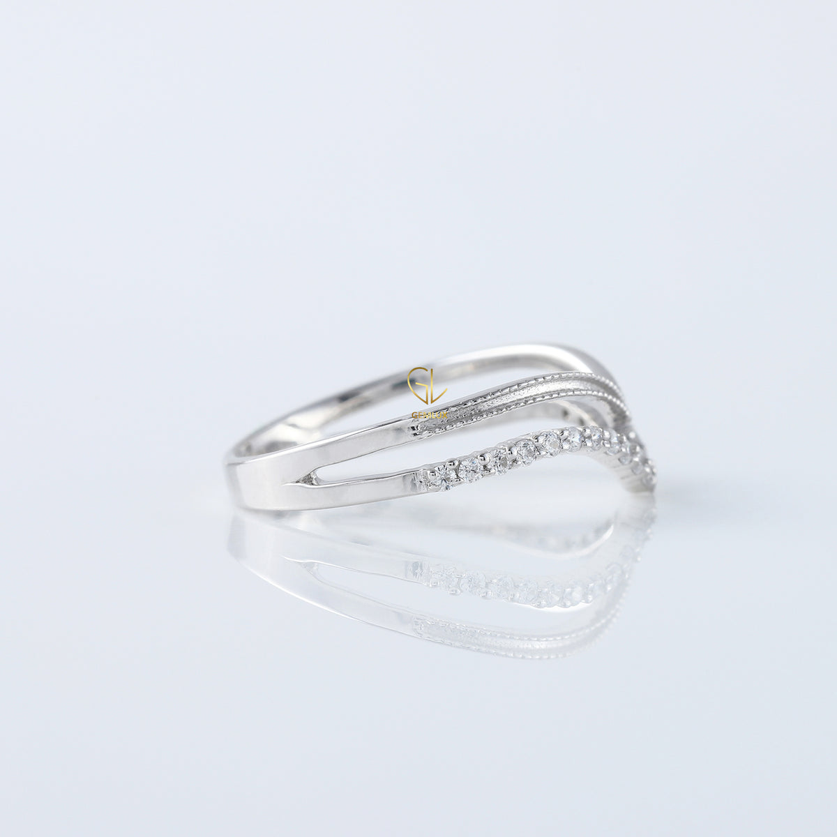 Round Cut Moissanite Diamond Chevron Wedding Band