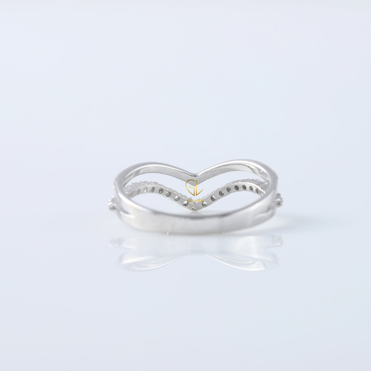 Round Cut Moissanite Diamond Chevron Wedding Band