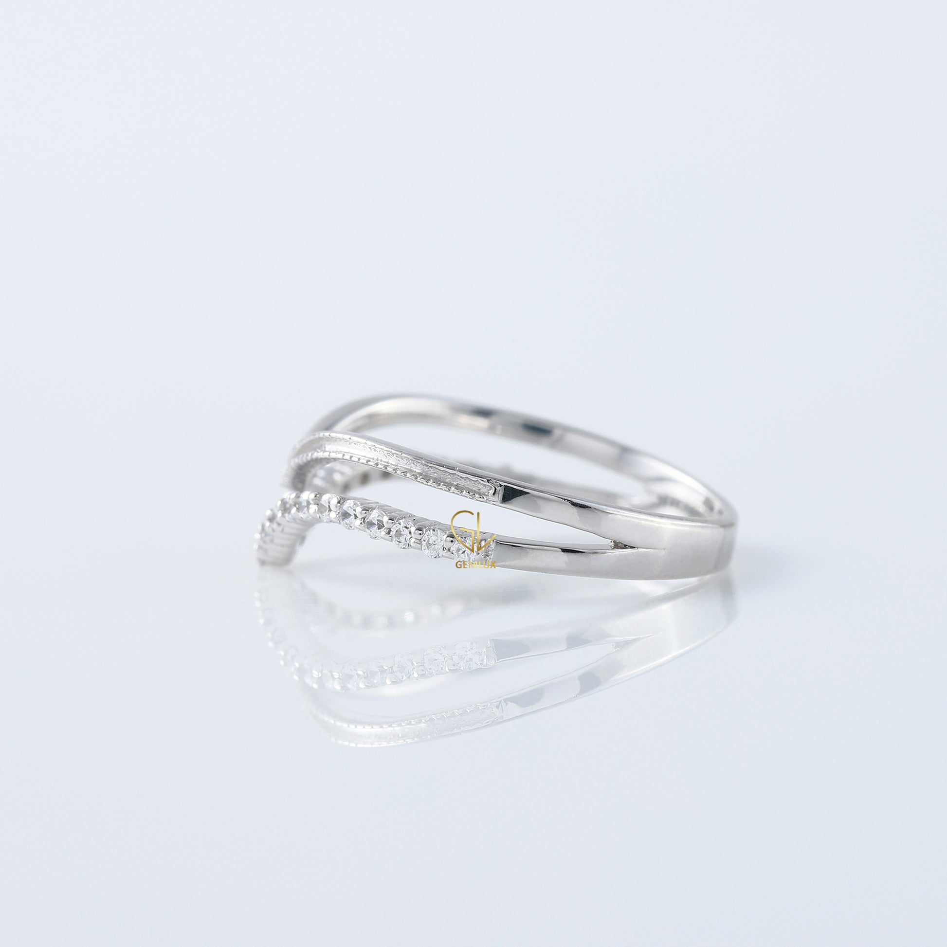 Round Cut Moissanite Diamond Chevron Wedding Band