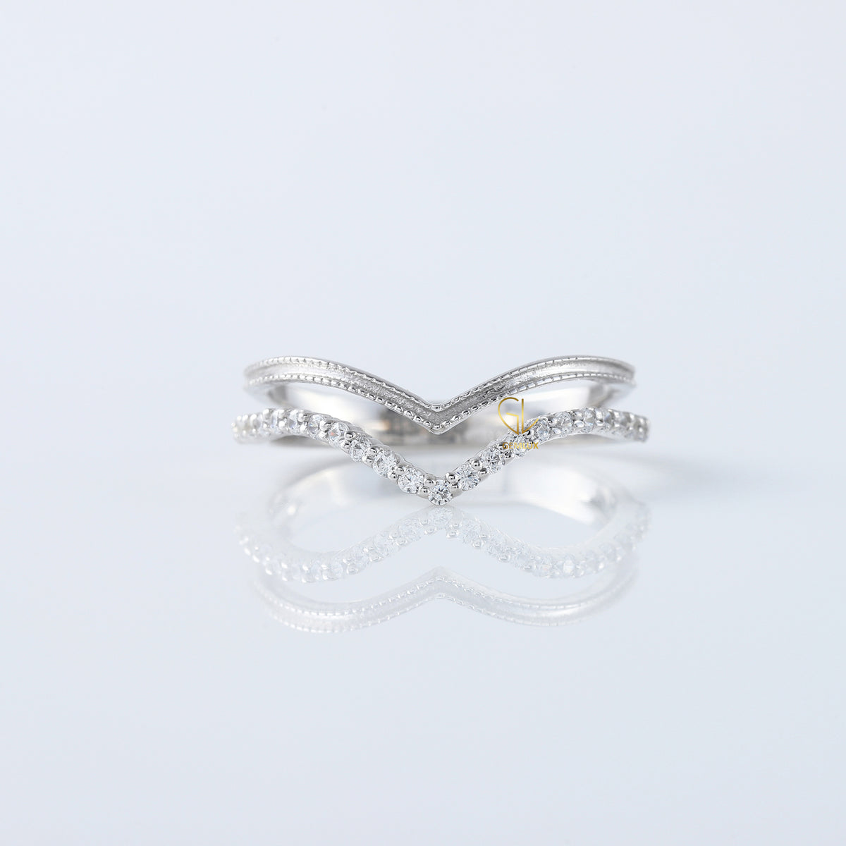 Round Cut Moissanite Diamond Chevron Wedding Band
