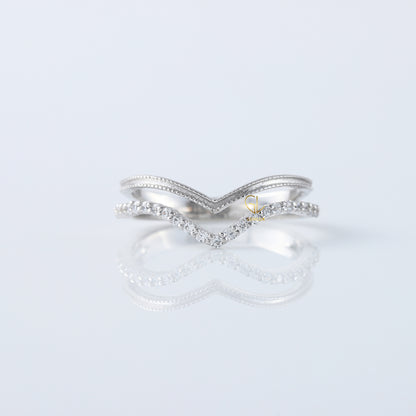 Round Cut Moissanite Diamond Chevron Wedding Band