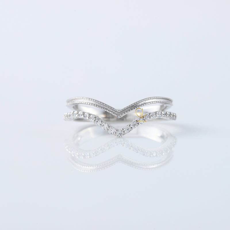 Round Cut Moissanite Diamond Chevron Wedding Band