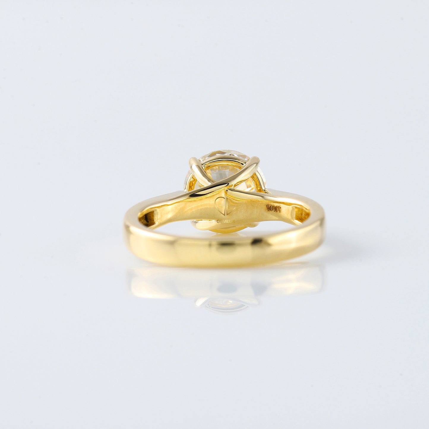 Rouond Cut Moissanite Solitair Engagement Ring