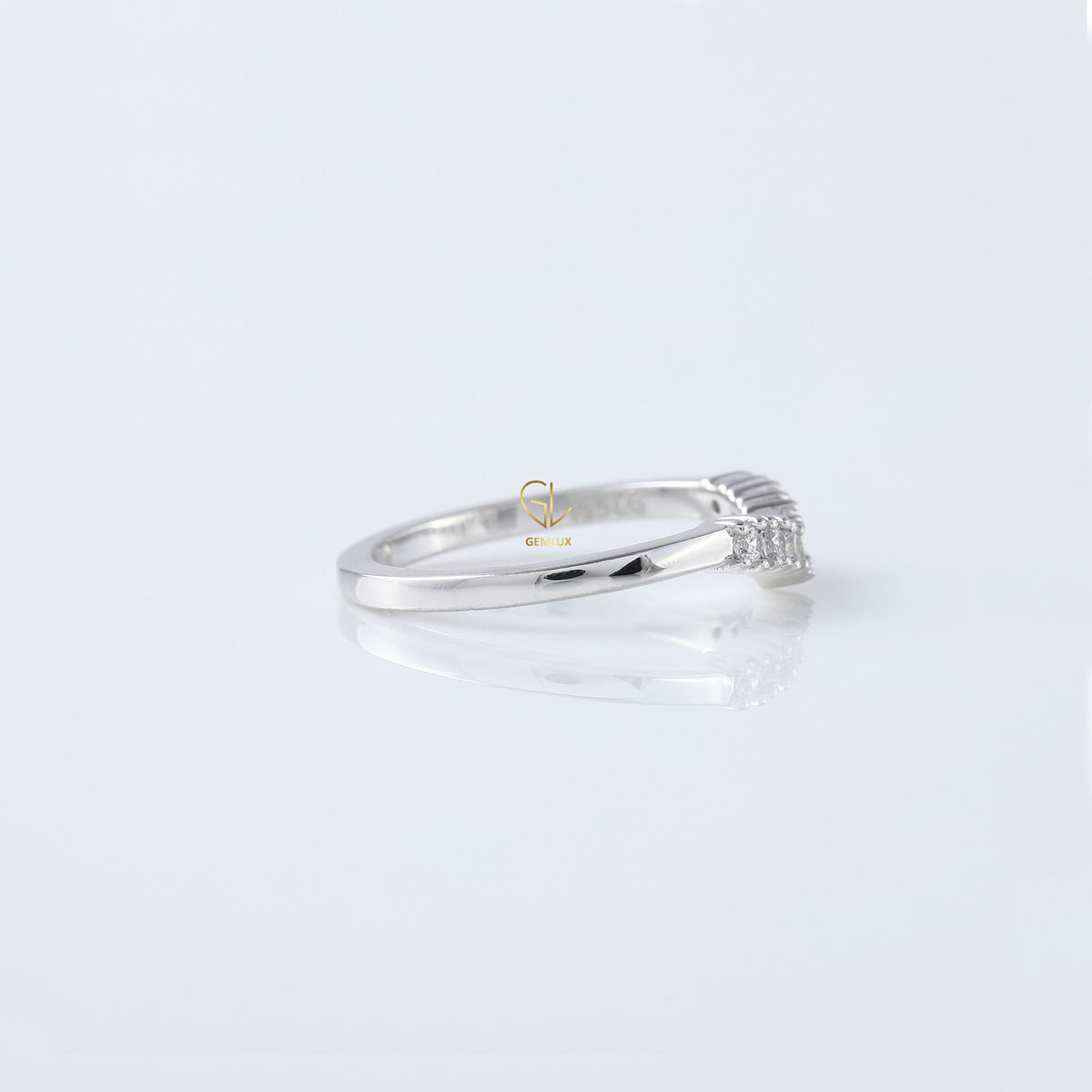 Seven Stone Round Cut Lab Grown Curved Wedding Ring