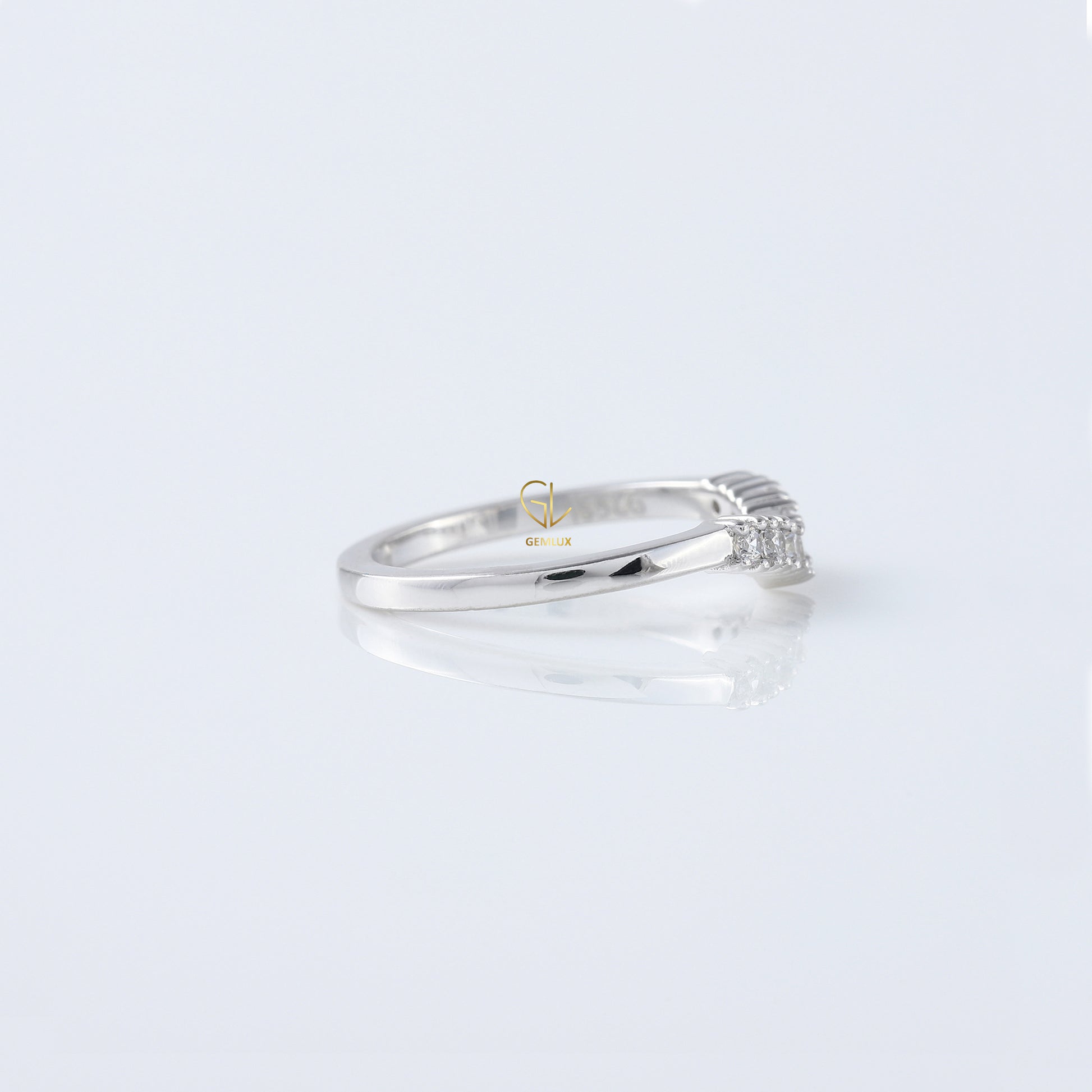 Seven Stone Round Cut Lab Grown Curved Wedding Ring